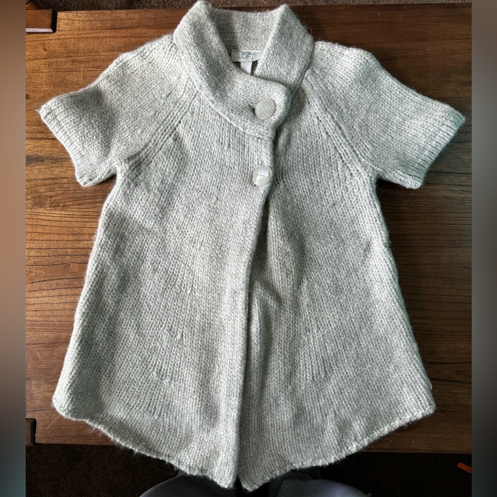 Women’s Ann Taylor Loft Dress Shirt. Size Medium.